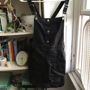 Black H&M jumper dress / pinafore